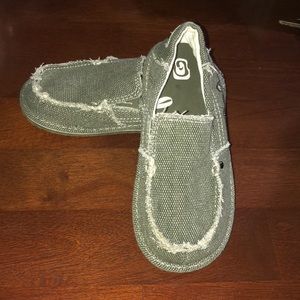 NEW SANUKS BOYS SIZE 11
